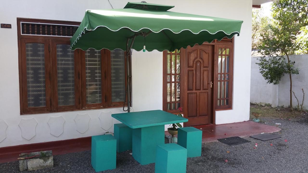 Desitha Family House Otel Mirissa Dış mekan fotoğraf